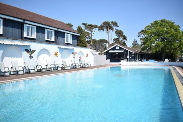 Indoor and outdoor open-air swimming pools in Dorset